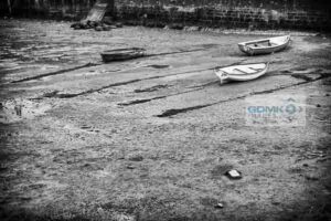 Black and White photo of 3 dinghies at low tide on the River Teign near Shaldon