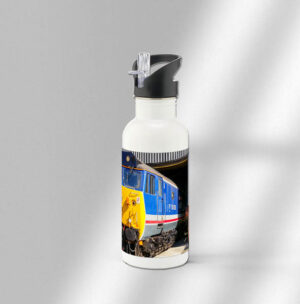 50026 Leaving Shed White Water bottles with straw